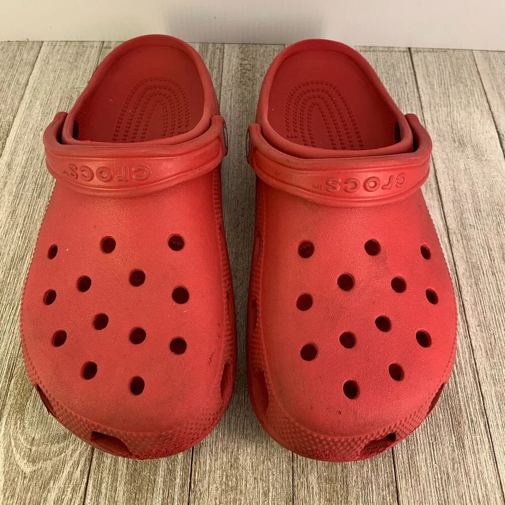 Red Crocs mens size 7 womens size 9 - Picture 3 of 4